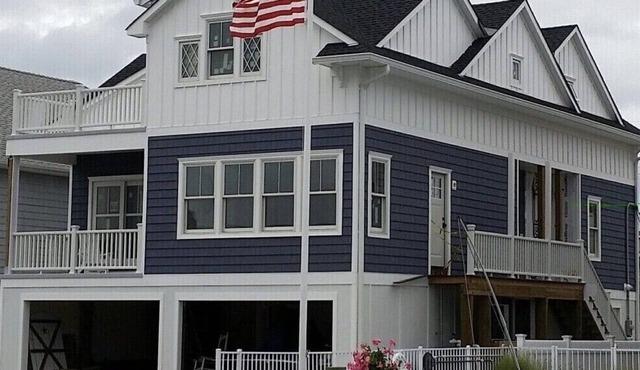 Waterfront Starfish Cottage with private pool!