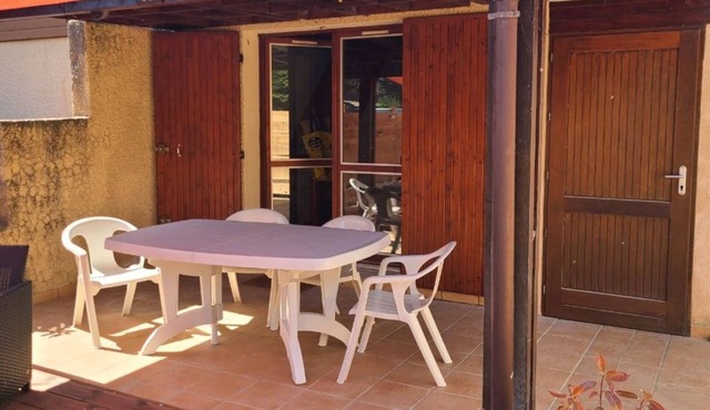 Waterfront Stay – Maubuisson | Cozy house, terrace, private parking, 100m from the lake