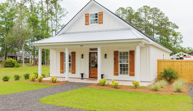 Waterfront Stay with Boat Ramp, RV Hookup & 4 TVs