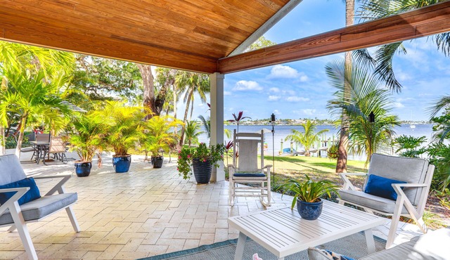 Waterfront Stuart Oasis w/Hot Tub & Dock!