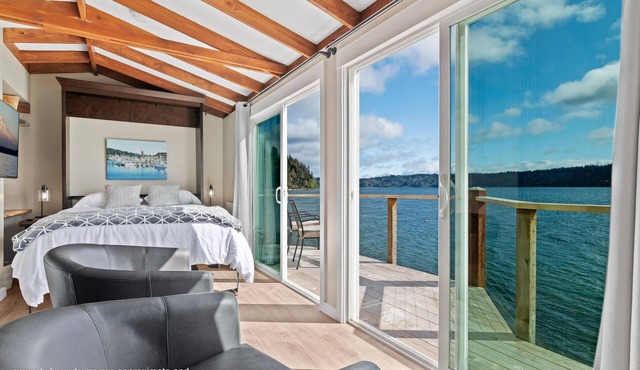 Waterfront Studio Apartment. Perfect for work or play.