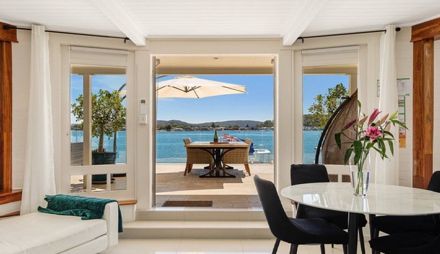 Waterfront Studio by HolidayCo.