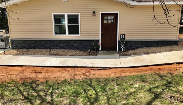 Waterfront studio in Escanaba with AC, WiFi n30+ day minimum rental only