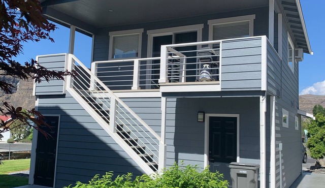 Waterfront Studio Rental near Gorge Amphitheater