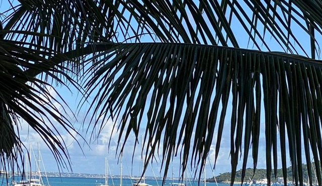 Waterfront studio with sea view