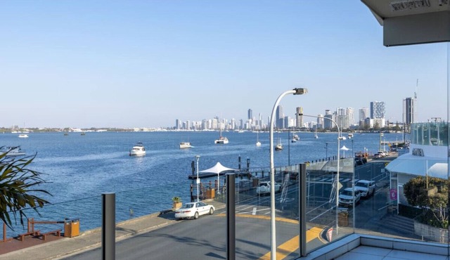 WaterFront Stunning Antique 4Rms/7Beds HolidayHome