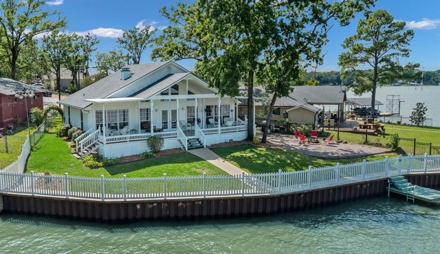 WATERFRONT, sun rises, gated yard, spacious porch, 1 story - Serenity!