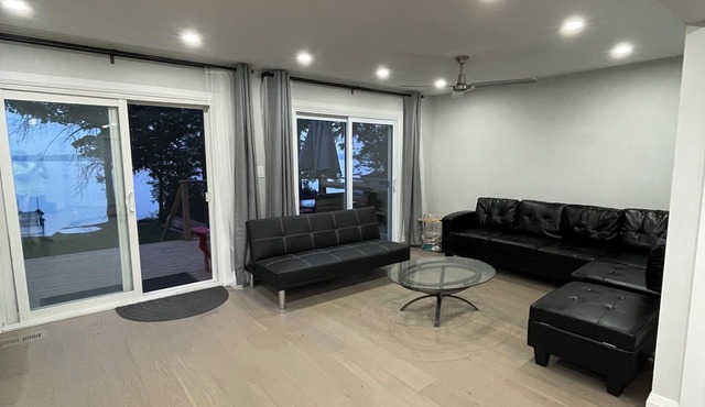 Waterfront/Sunset/ Lake view cottage