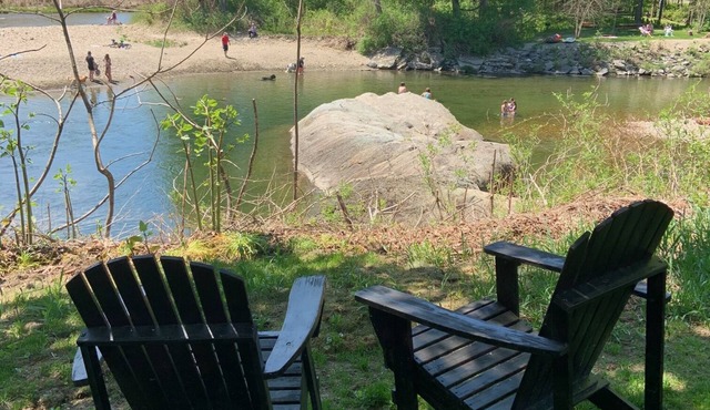 Waterfront, Swimming Hotspot, Private Down Town Location, Farmhouse