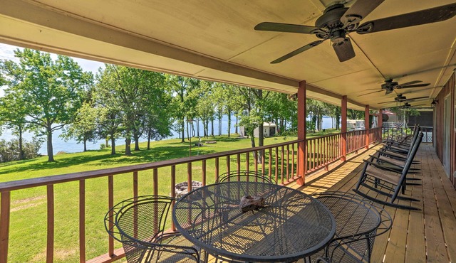 Waterfront Tennessee Home on Kentucky Lake w/Deck