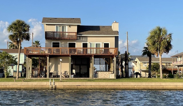 Waterfront Terramar Getaway, Amazing Sunsets, Outdoor Bar, Kayak, Beach, Fishing