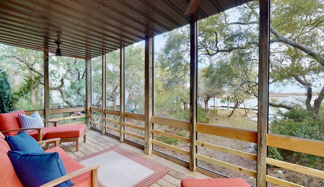 Waterfront Timbercreek Condo w/Screened Porch, Steps from Pool+Dock, Kayaks, Bikes, BHI Club w/Golf