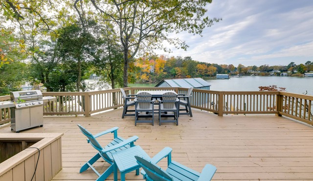 Waterfront Topping Vacation Home w/Boat Dock!