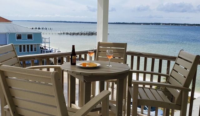 Waterfront Townhome, Spacious, Remodeled, 5min walk to Gulf, Sound beach outside