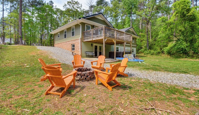 Waterfront Townville Home w/Hot Tub + Dock!