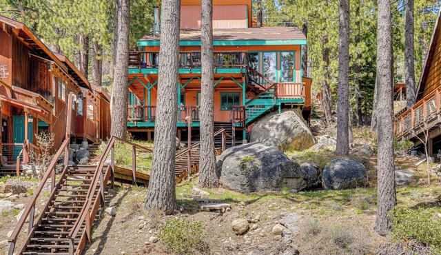 Waterfront Truckee Cabin on Donner Lake!