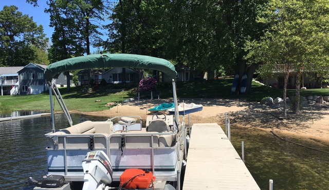Waterfront Twin Lake/Muskegon - Fall Colors - Pontoon - Kayaks - Paddle Boats