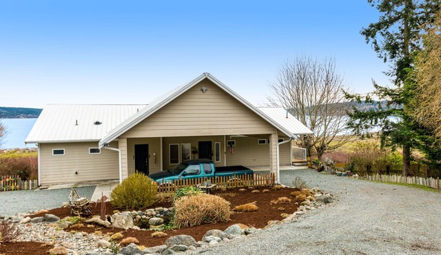 Waterfront Upper-Level Getaway with Views, Firepit & Pool Table