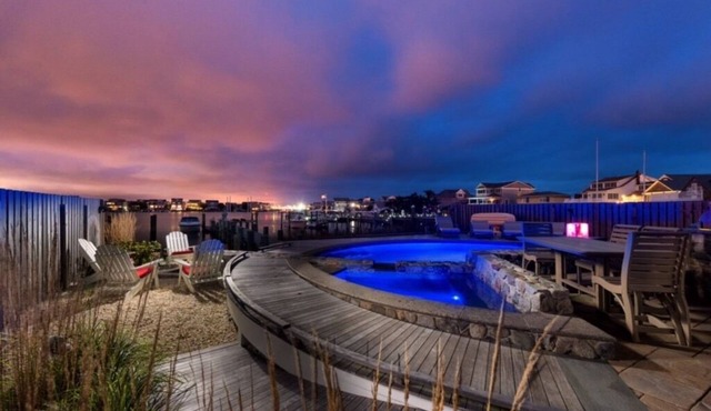 Waterfront Luxury: Heated Pool, Spa & Whole House Entertainment System