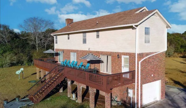 Waterfront View 6 Bedroom Home