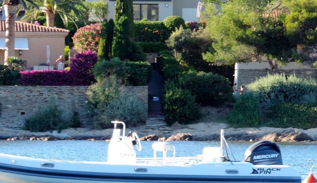 Waterfront Villa with splendid sea view in the Cap Benat