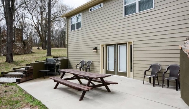 Waterfront vacation home with kitchen and balcony
