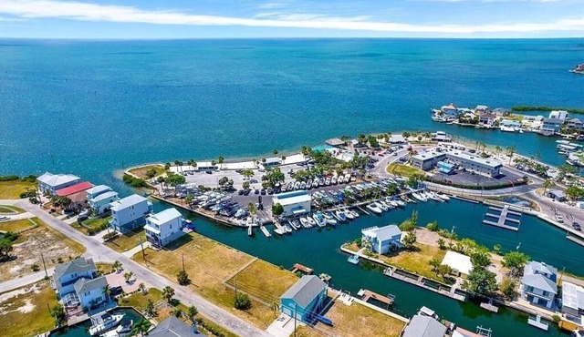 Waterfront Vacation Home with Gulf view- Boaters Paradise