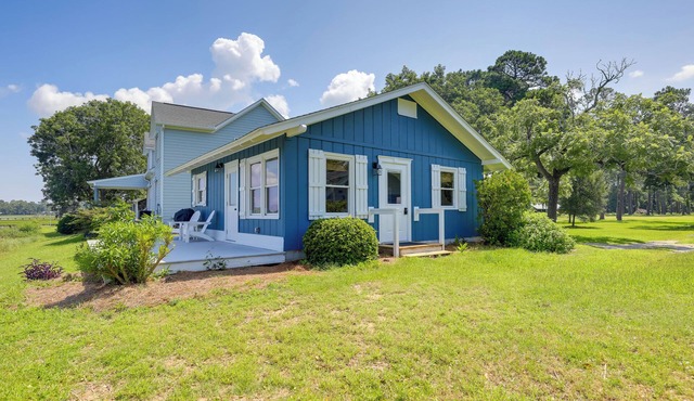 Waterfront Vacation Rental Home on Newport River!