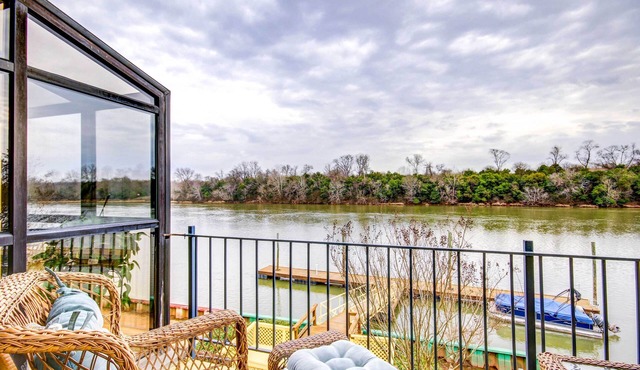 Waterfront Vacation Rental on Savannah River!