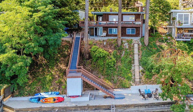 Waterfront Vashon Island Home, Beach Access & View