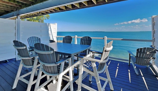 Waterfront Vibes at Ground Level | 10 ppl | C109