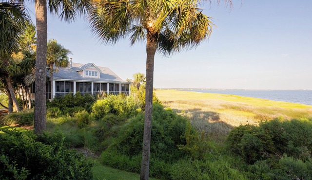 Waterfront View w/pool Cottage - Min from Downtown!