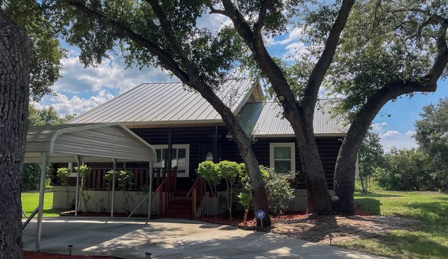 Waterfront Views! Countryside Cabin in Clermont