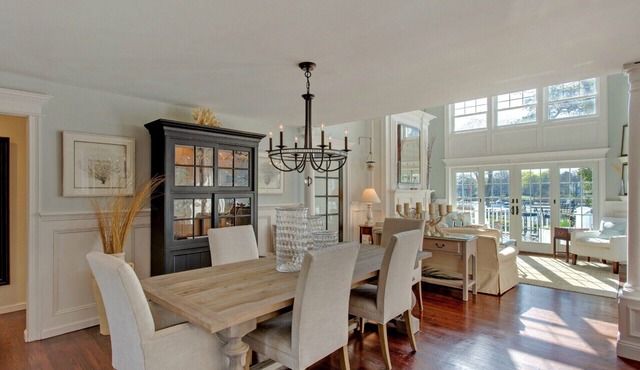 Waterfront Villa near Hamptons with pool, hot tub & boat dock