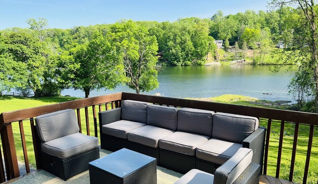 Waterfront villa w pool, hot tub, huge backyard