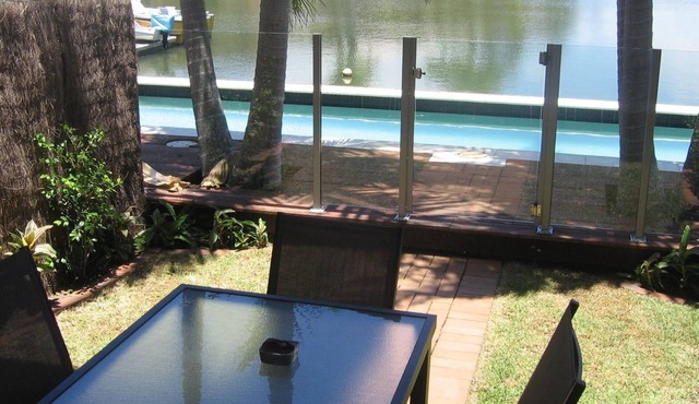 Waterfront Villa 1 - Pet Friendly Courtyard - Waterfront