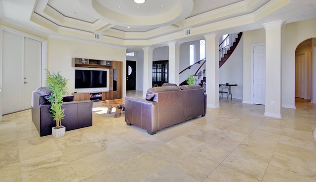 Waterfront Villa - 30 minutes to Houston or Galveston!