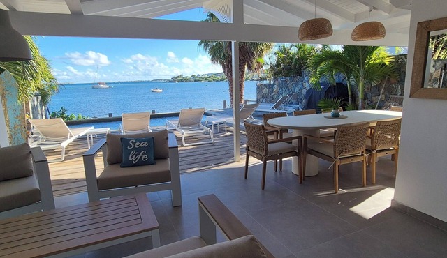 Waterfront villa 4 bedrooms, 3 bathrooms with pool, kayaks, high speed wifi