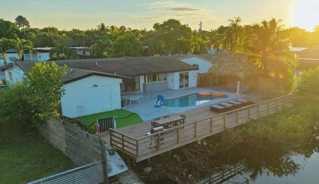 Waterfront Villa 5 min Aventura Cool Amenities