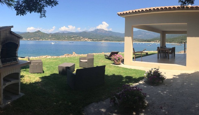 Waterfront Villa a little paradise 10 meters from the sea