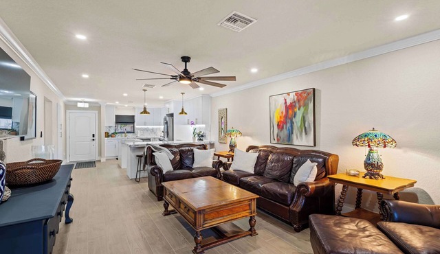 Waterfront Villa Close To Downtown And Harbor