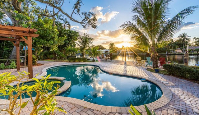 Waterfront Villa: Heated Pool, Dock, Kayaks