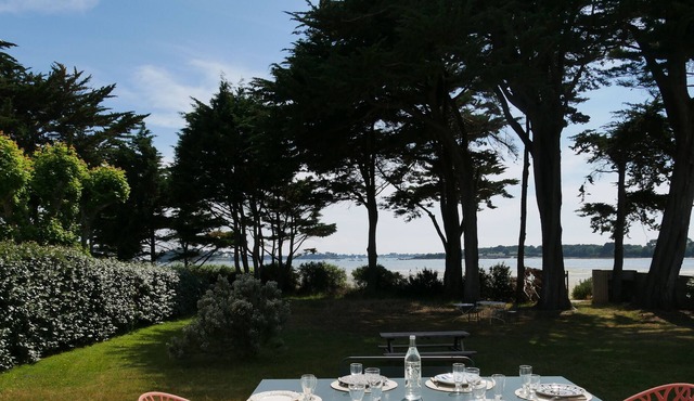 Waterfront villa in Larmor Baden