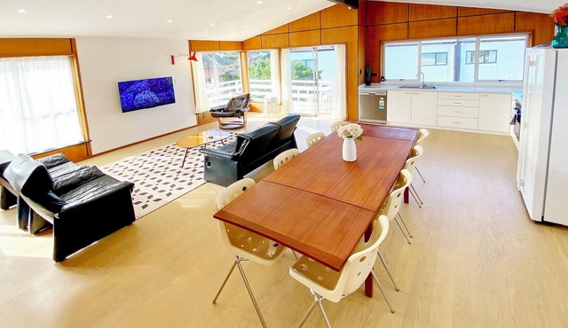 Waterfront villa near IKEA and Sylvia Park