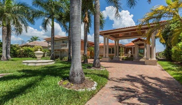 Waterfront Villa on Protected Cove