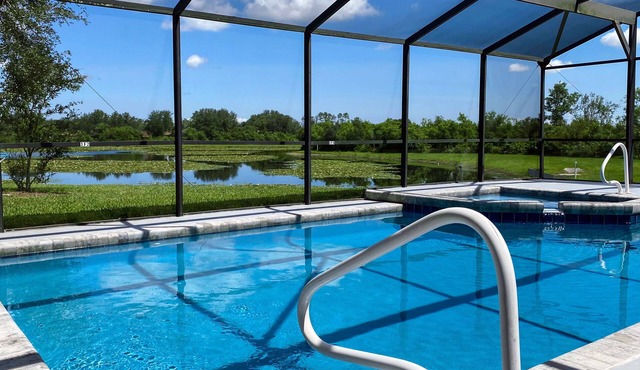 ☀️Waterfront Villa on Quiet Cul-De-Sac–Beautiful, Spacious & Private, Games Rm🐠