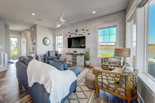 Waterfront Villa on St Charles Bay