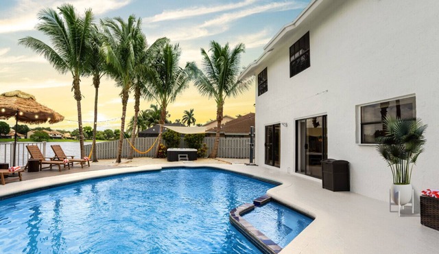 Waterfront Villa w/Pool Game Room Cinema Spa