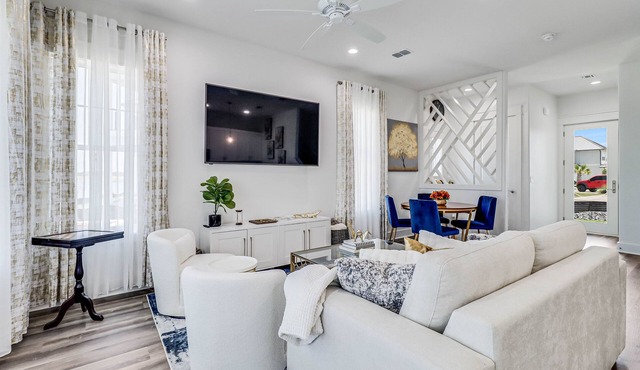 Waterfront villa with dock, 2 tandem kayaks, bay views, pool & hammocks