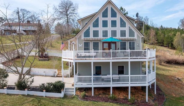 Waterfront Vista at White Oak Cove: Majestic Water Views of Douglas Lake & the Smoky Mountains